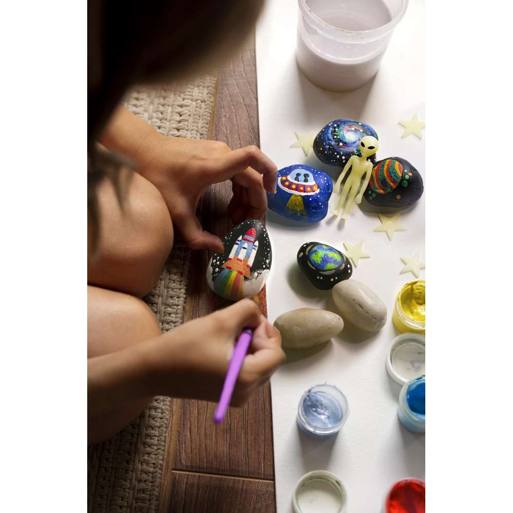 KidzMaker - Glow In The Dark - Space Rock Painting