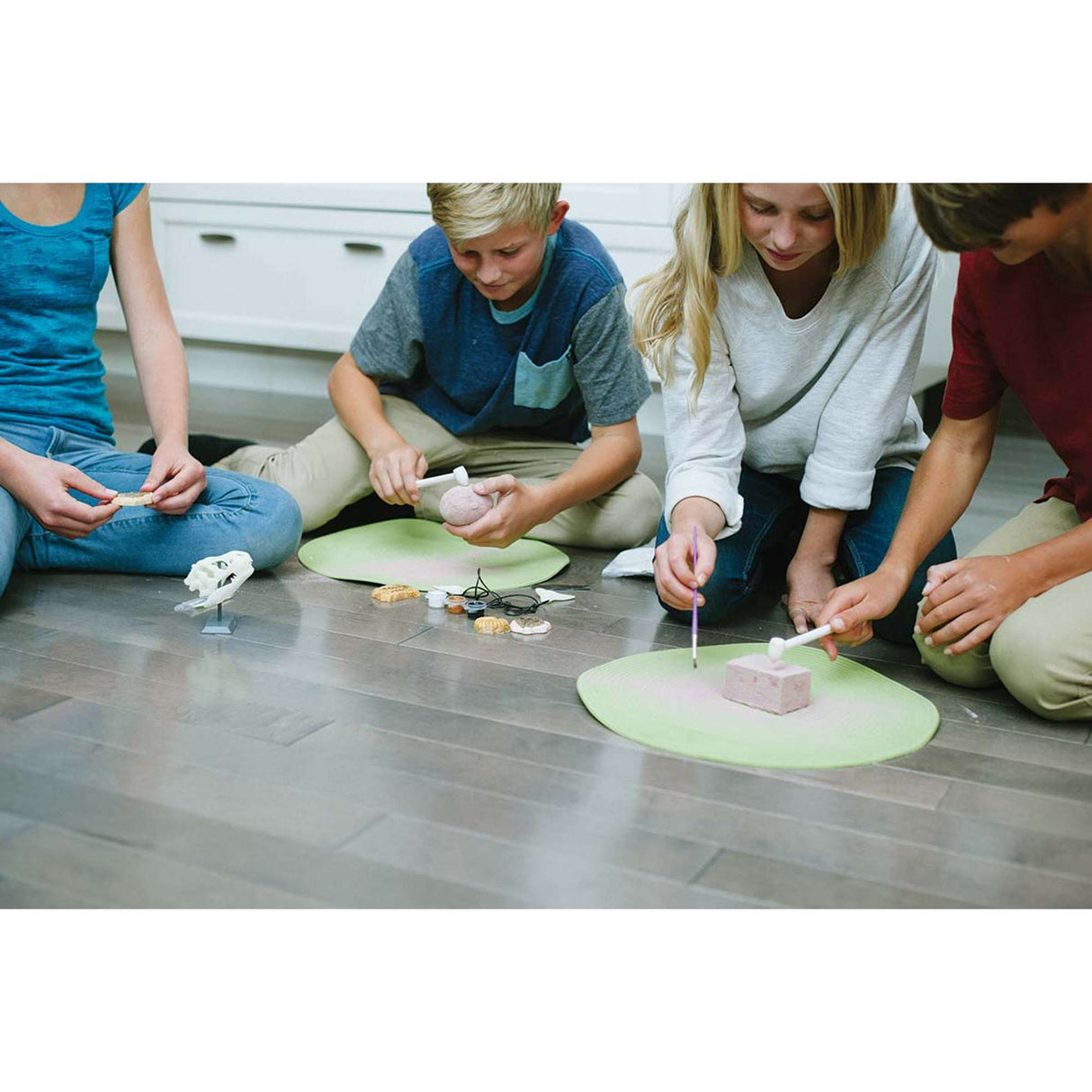 KidzLabs - Dig Glow Shark Tooth Fossils