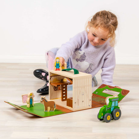 Bigjigs Toys Farm On The Go- Portable Playset for Kids, Toy Animals Travel Set