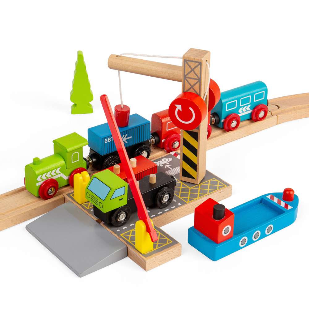 Container Shipping Yard - DAMAGED BOX
