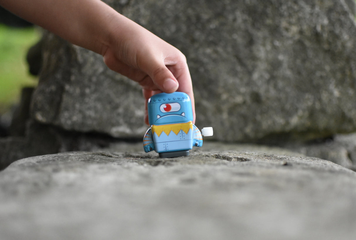 Mini Wind Up Tin Robots (Sold individually)