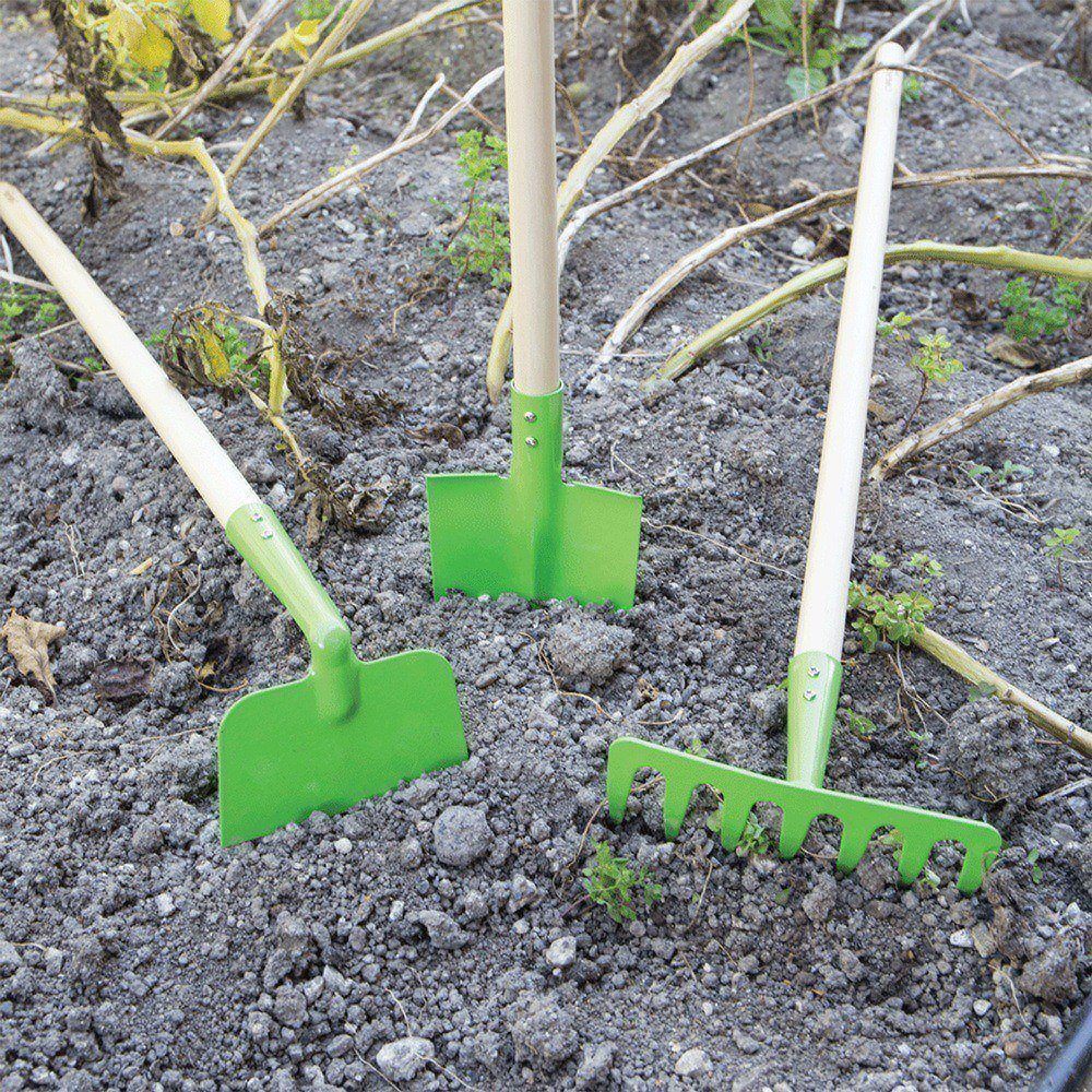 Long Handled Soil Children’s Rake | Gardening & Nature | Bigjigs Toys