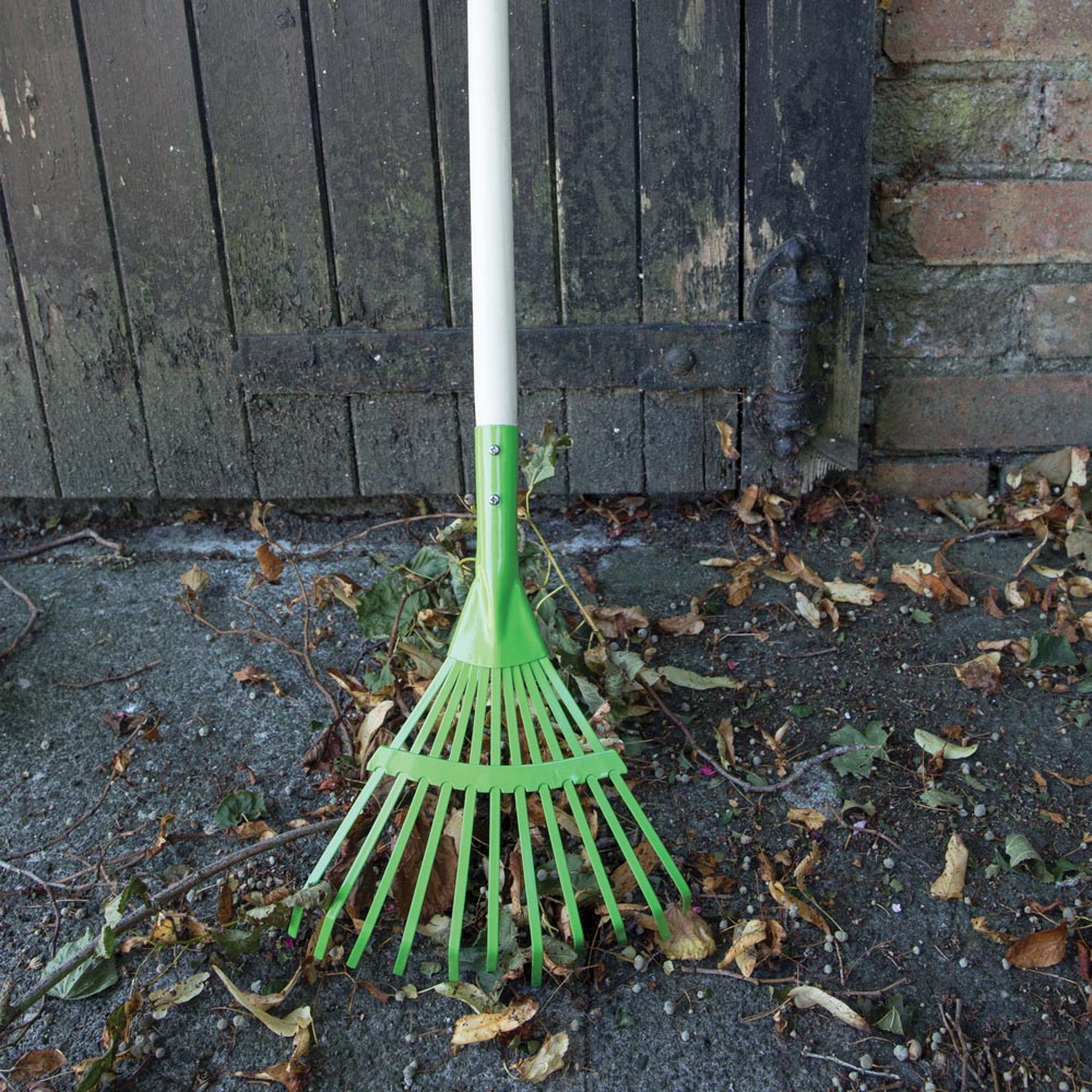 Long Handled Leaf Rake